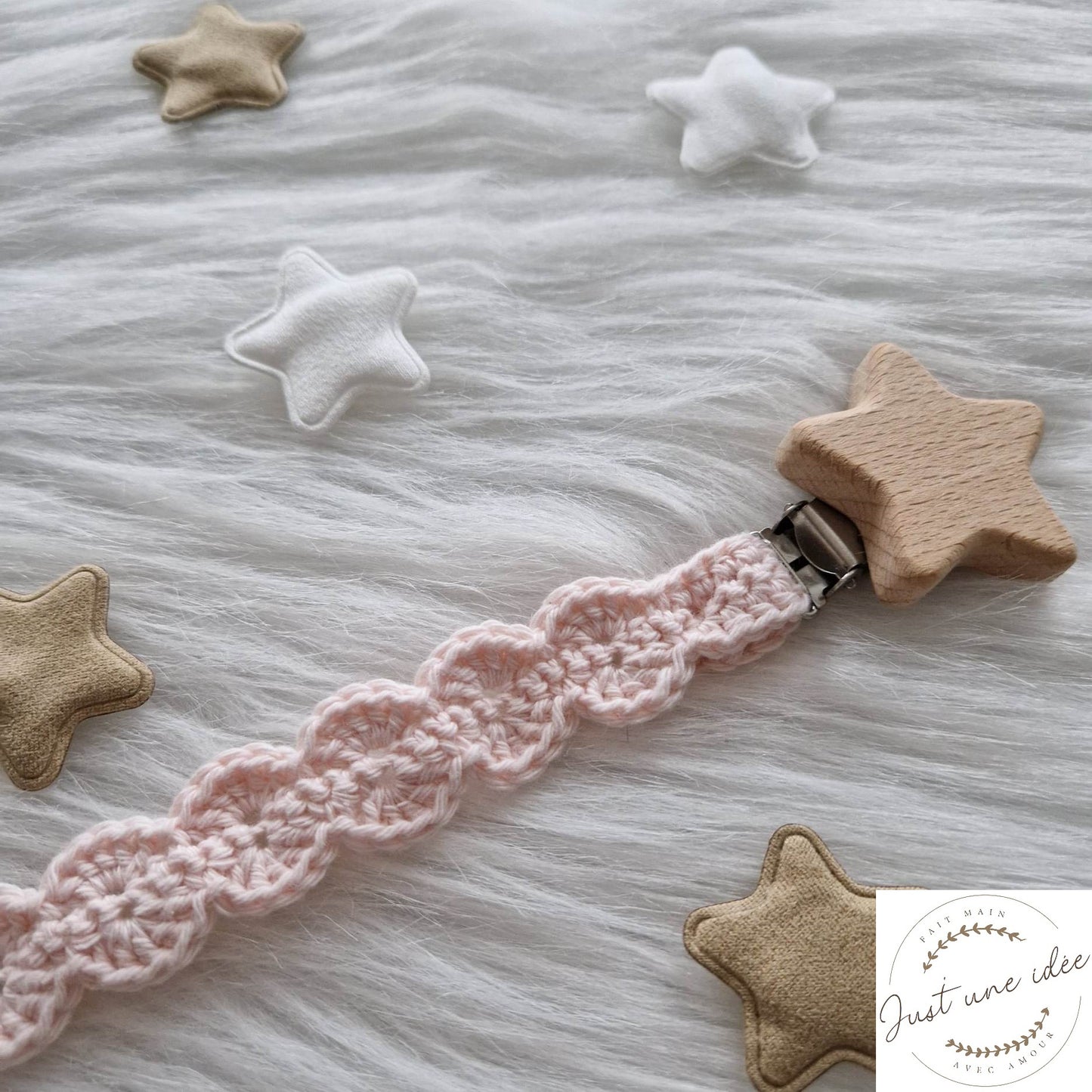 Attache-tétine au crochet